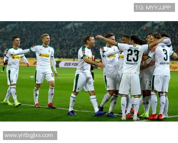 云达不莱梅迎战门兴格拉德巴赫双方争夺关键三分的激烈对决